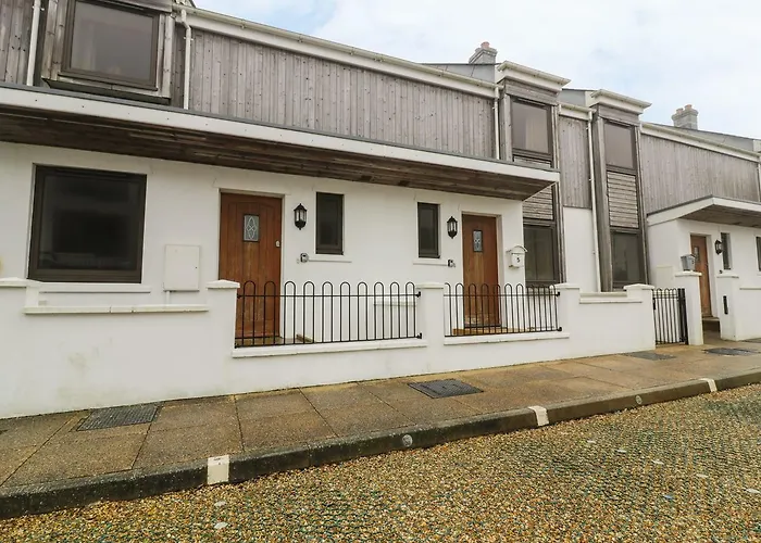 4 Bredon Court