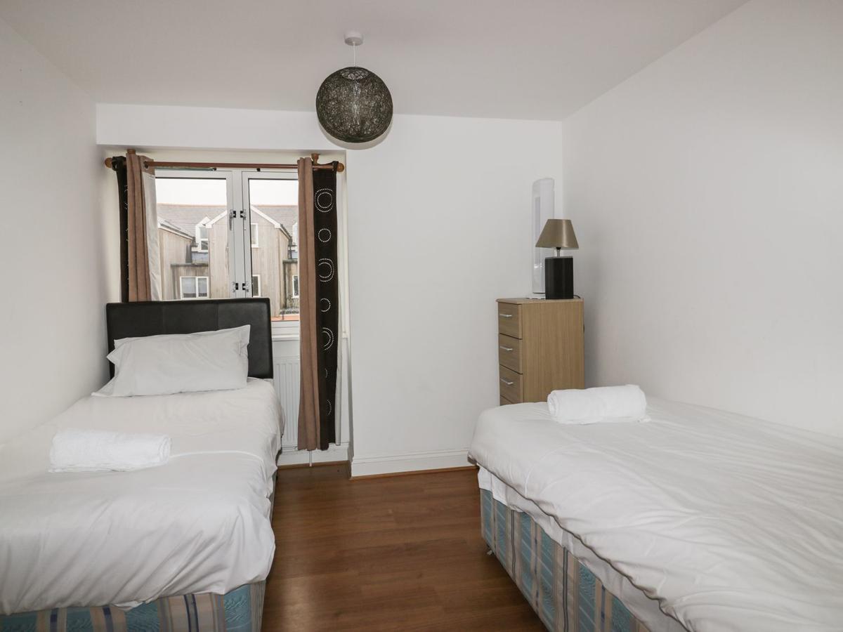 4 Bredon Court